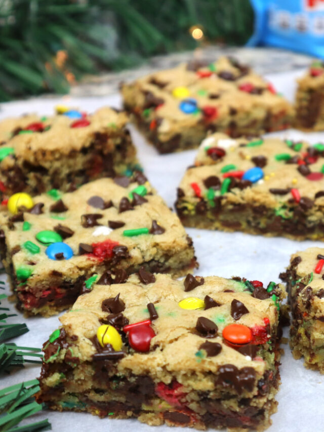 Best Christmas M&M Cookie Bars Recipe