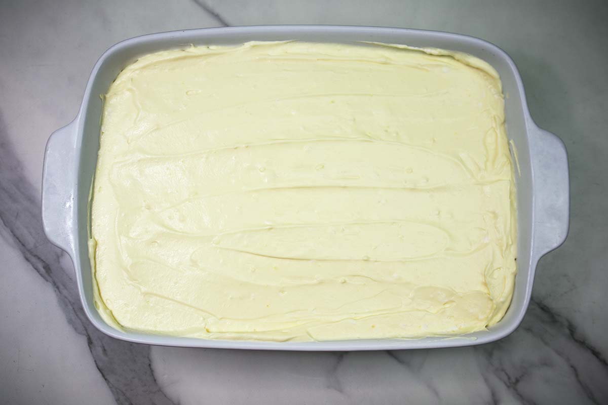 Cream cheese mixture spread over cookie crumbs.